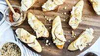 Whipped Blue Cheese Crostini with Pears and Honey Whipped Blue Cheese Crostini with Pears and Honey