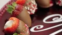 Chocolate Covered Strawberries with Cheesecake Filling Chocolate Covered Strawberries with Cheesecake Filling