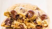 Mrs. Fields Chocolate Chip Cookies {Copycat} Mrs. Fields Chocolate Chip Cookies {Copycat}