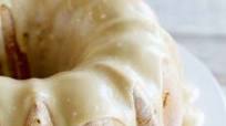 Apple Bundt Cake with Caramel Frosting Apple Bundt Cake with Caramel Frosting