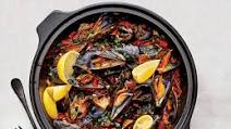 15-Minute Mussels in Spicy Tomato Sauce 15-Minute Mussels in Spicy Tomato Sauce