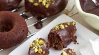 Dark Chocolate Glazed Baked Doughnuts with Pistachios Dark Chocolate Glazed Baked Doughnuts with Pistachios
