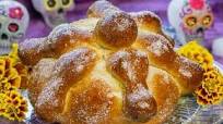 Pan de Muerto (Mexican Day of the Dead Bread) Pan de Muerto (Mexican Day of the Dead Bread)
