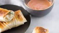 Spanakopita o rollitos de phyllo con hojas verdes Spanakopita o rollitos de phyllo con hojas verdes