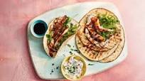 Ras-el-hanout chicken wraps with a yoghurt sauce Ras-el-hanout chicken wraps with a yoghurt sauce