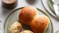 Pandesal (Soft & Fluffy Filipino Bread Rolls) Pandesal (Soft & Fluffy Filipino Bread Rolls)
