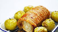 Roast loin of pork with crispy crackling and roasted apples Roast loin of pork with crispy crackling and roasted apples