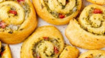 4-Ingredient Pesto Pinwheels 4-Ingredient Pesto Pinwheels