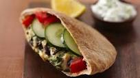 Greek Chicken Burgers with Tzatziki Sauce Greek Chicken Burgers with Tzatziki Sauce