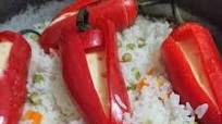 Arroz blanco con chiles cuaresmeños rellenos de queso Arroz blanco con chiles cuaresmeños rellenos de queso