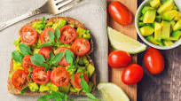 Tostadas de aguacate y tomate cherry Tostadas de aguacate y tomate cherry