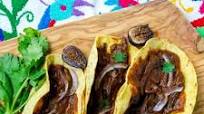 Tacos de hongos con mole de higo Tacos de hongos con mole de higo