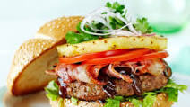 Hamburger with caramelised pineapple Hamburger with caramelised pineapple