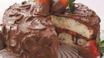 Chocolate-Covered Strawberries Cake Chocolate-Covered Strawberries Cake