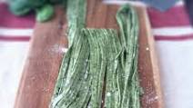 How to Make Spinach Pasta How to Make Spinach Pasta