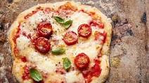 Cherry tomato and mozzarella pizza Cherry tomato and mozzarella pizza