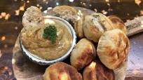 Smokey Baba Ganoush met kruidige kwarkbroodjes Smokey Baba Ganoush met kruidige kwarkbroodjes