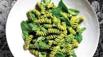 Pasta With Mint Pesto and Breadcrumbs Pasta With Mint Pesto and Breadcrumbs