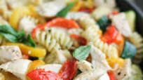 Garlic Parmesan Pasta with Chicken & Roasted Bell Peppers Garlic Parmesan Pasta with Chicken & Roasted Bell Peppers