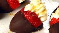 Chocolate-Covered Cheesecake-Stuffed Strawberries Chocolate-Covered Cheesecake-Stuffed Strawberries