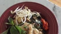 Pad See Ew (Thai Noodles with Beef and Broccoli) Pad See Ew (Thai Noodles with Beef and Broccoli)