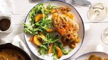 One-pan pork chops and gravy with arugula and sliced peaches One-pan pork chops and gravy with arugula and sliced peaches