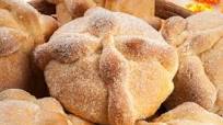 Delicioso pan de muerto con limón para celebrar la vida de los difuntos Delicioso pan de muerto con limón para celebrar la vida de los difuntos