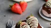 Mini Chocolate-Covered Strawberry Cheesecake Mini Chocolate-Covered Strawberry Cheesecake
