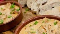 Cheesy Mushrooms in a Creamy Garlic Sauce Cheesy Mushrooms in a Creamy Garlic Sauce