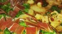 Bruschettas con rúcula y jamón crudo Bruschettas con rúcula y jamón crudo