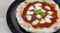 Pizza Margherita fatta in casa Pizza Margherita fatta in casa