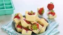 White Chocolate Covered Strawberry Cubes White Chocolate Covered Strawberry Cubes