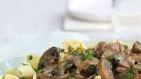 Beef and Mushrooms With Egg Noodles Beef and Mushrooms With Egg Noodles