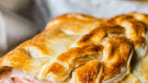 Salmon en croute (Salmon in pastry) Salmon en croute (Salmon in pastry)