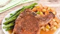 Cinnamon-Sugar Pork Chop with Granny Smith stuffing and green beans Cinnamon-Sugar Pork Chop with Granny Smith stuffing and green beans