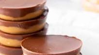 4 Ingredient Dark Chocolate Peanut Butter Cups (Vegan) 4 Ingredient Dark Chocolate Peanut Butter Cups (Vegan)