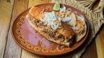 Torta mexicana de carnitas de cerdo Torta mexicana de carnitas de cerdo