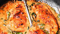 Chicken and Spinach in Creamy Paprika Sauce Chicken and Spinach in Creamy Paprika Sauce