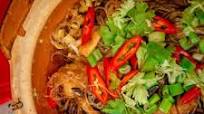 Clay pot glass noodles with tofu (tao hoo op woon sen – เต้าหู้อบวุ้นเส้น) Clay pot glass noodles with tofu (tao hoo op woon sen – เต้าหู้อบวุ้นเส้น)