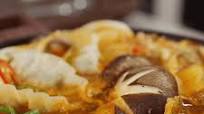 Korean Dumpling Hot Pot (Mandu Jeongol) Korean Dumpling Hot Pot (Mandu Jeongol)
