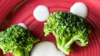 How to Steam Broccoli Without a Steamer Basket How to Steam Broccoli Without a Steamer Basket