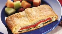 Spinach, Prosciutto and Roasted Pepper Calzone Spinach, Prosciutto and Roasted Pepper Calzone