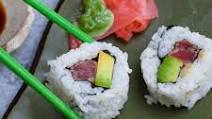 Spicy Tuna Avocado Roll Recipe (+VIDEO) Spicy Tuna Avocado Roll Recipe (+VIDEO)