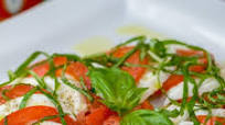 Insalata Caprese (Salad Caprese) Insalata Caprese (Salad Caprese)