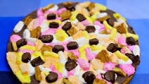 How to Make Dessert Pizza How to Make Dessert Pizza