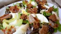 Caesar salad met kant-en-klare óf zelfgemaakte dressing Caesar salad met kant-en-klare óf zelfgemaakte dressing
