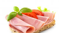 Rebanada de pan integral de molde con pechuga de pavo Rebanada de pan integral de molde con pechuga de pavo