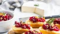 Warm Brie Crostini Recipe with Cranberry Chutney Warm Brie Crostini Recipe with Cranberry Chutney