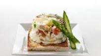 Pan tostado con queso ricotta y tomate Pan tostado con queso ricotta y tomate