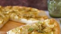 Focaccia di patate: la ricetta della focaccia rustica e golosa a lievitazione istantanea Focaccia di patate: la ricetta della focaccia rustica e golosa a lievitazione istantanea